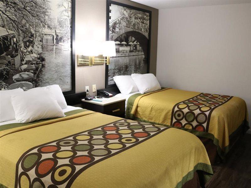 Super 8 By Wyndham San Antonio/I-35 North Hotel Luaran gambar