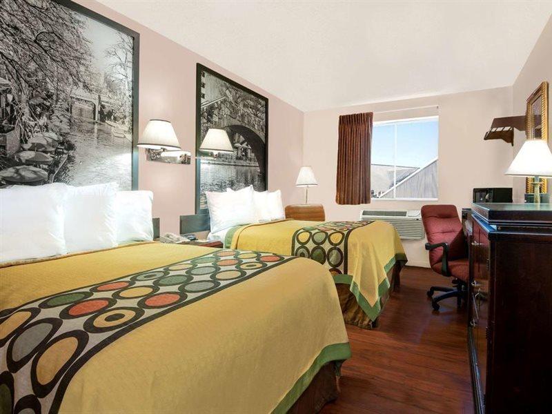 Super 8 By Wyndham San Antonio/I-35 North Hotel Luaran gambar