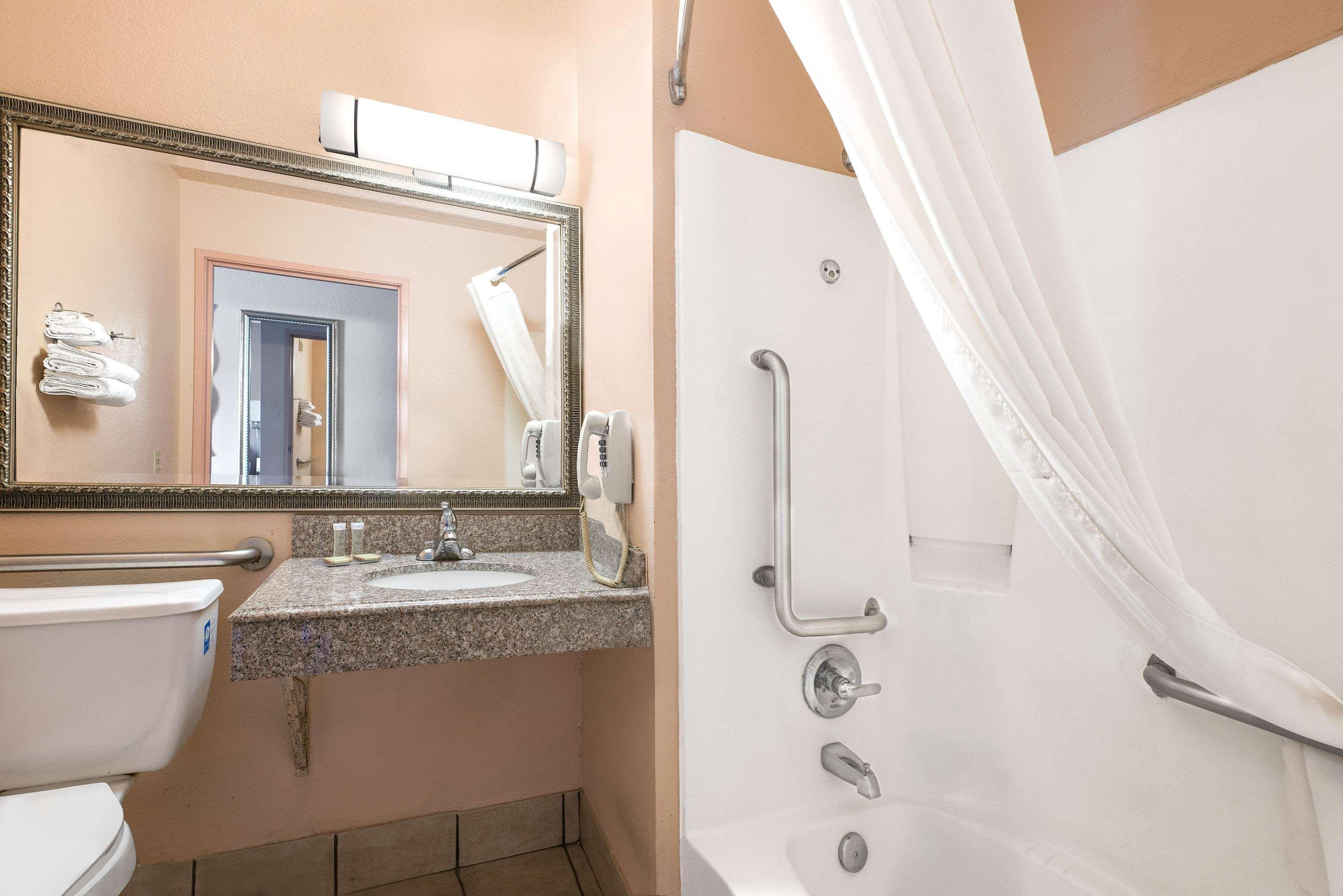 Super 8 By Wyndham San Antonio/I-35 North Hotel Luaran gambar