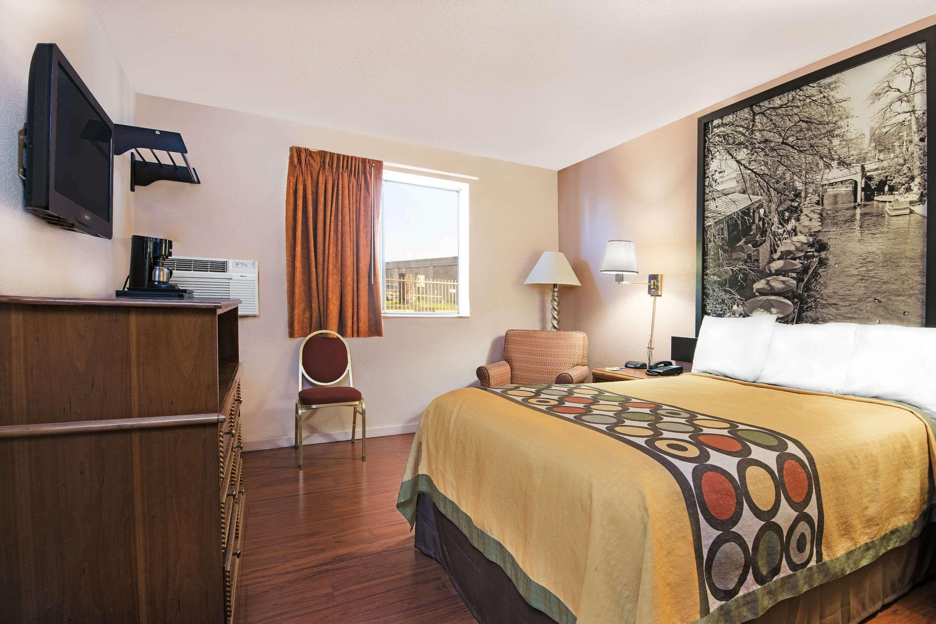 Super 8 By Wyndham San Antonio/I-35 North Hotel Luaran gambar