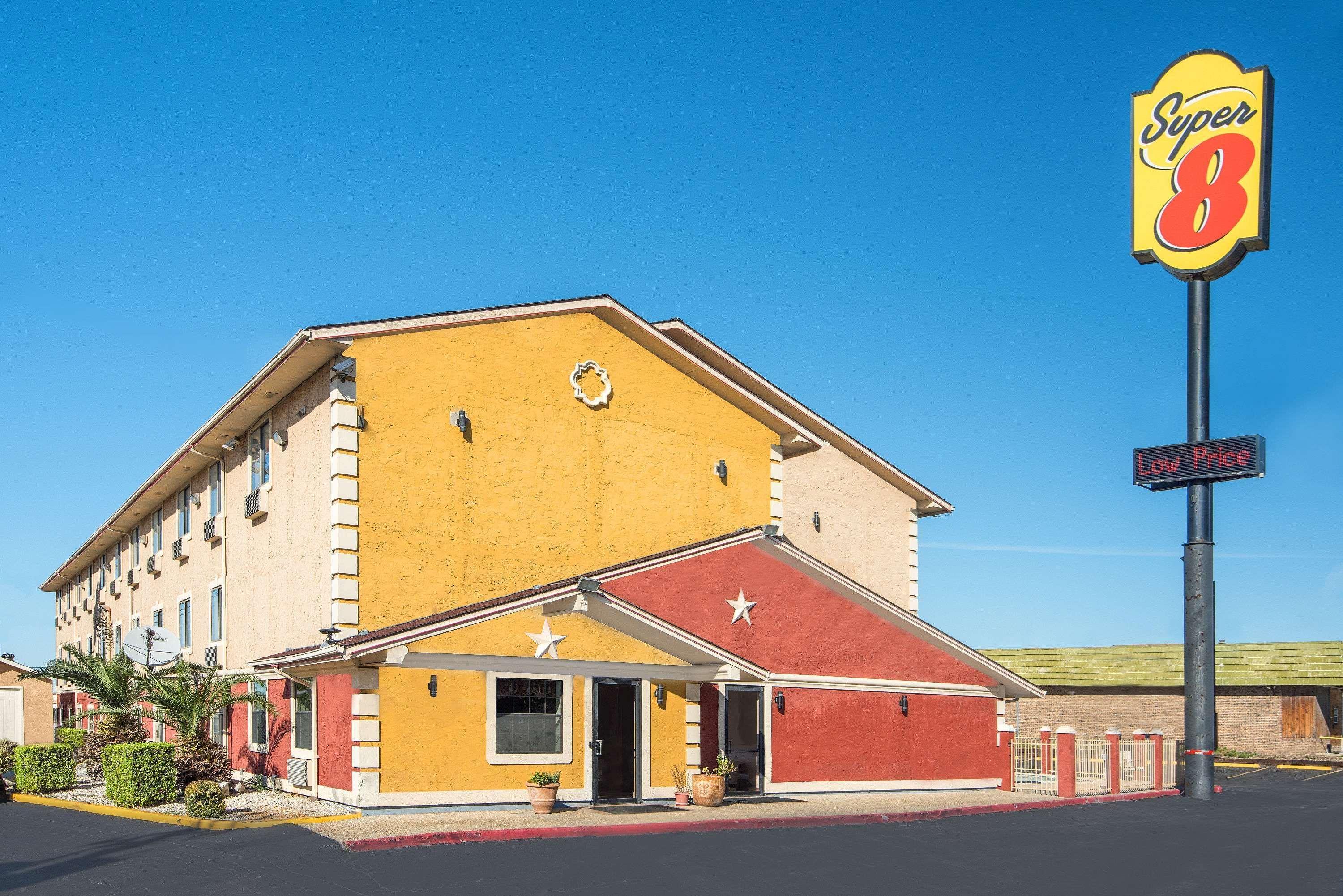 Super 8 By Wyndham San Antonio/I-35 North Hotel Luaran gambar