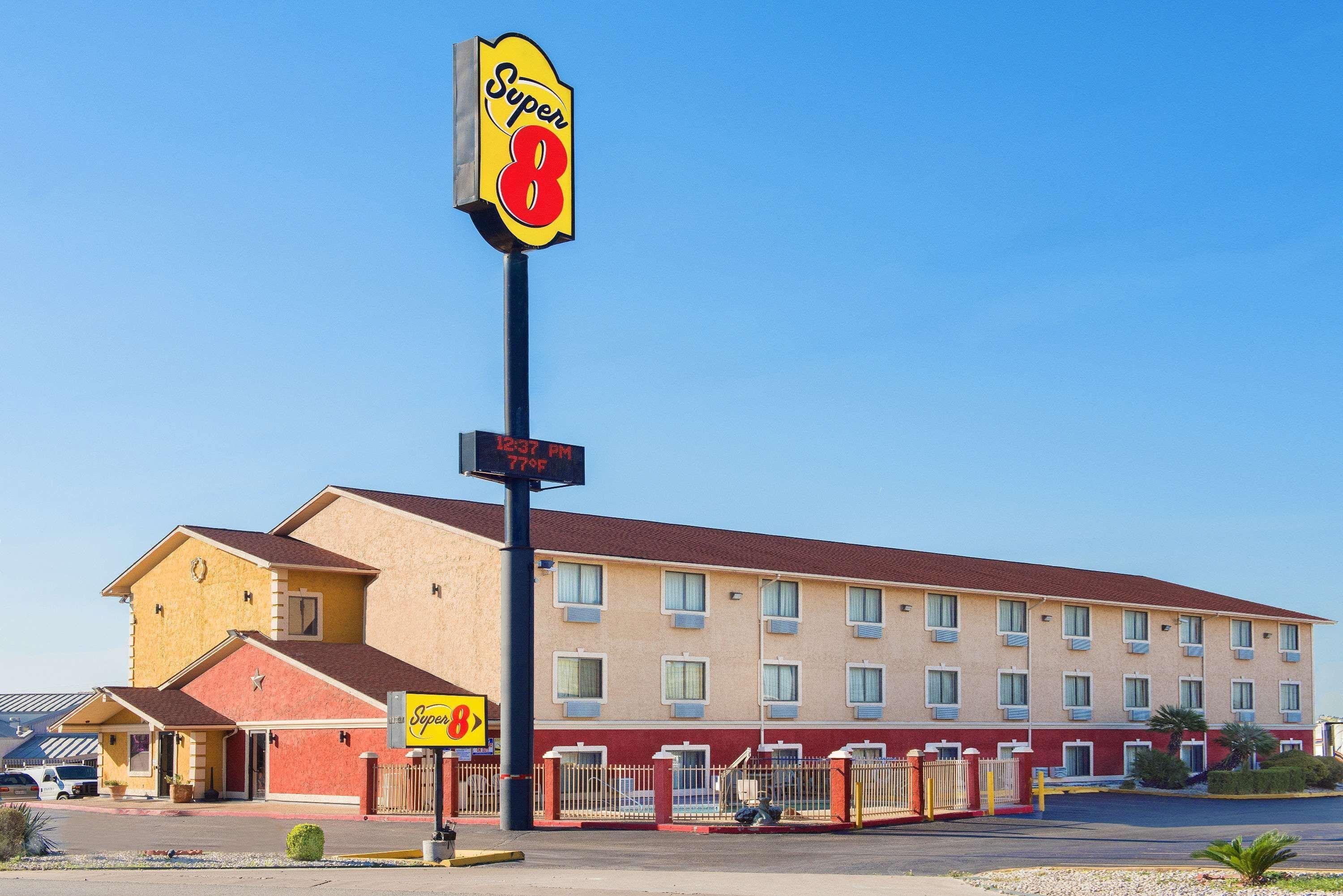 Super 8 By Wyndham San Antonio/I-35 North Hotel Luaran gambar