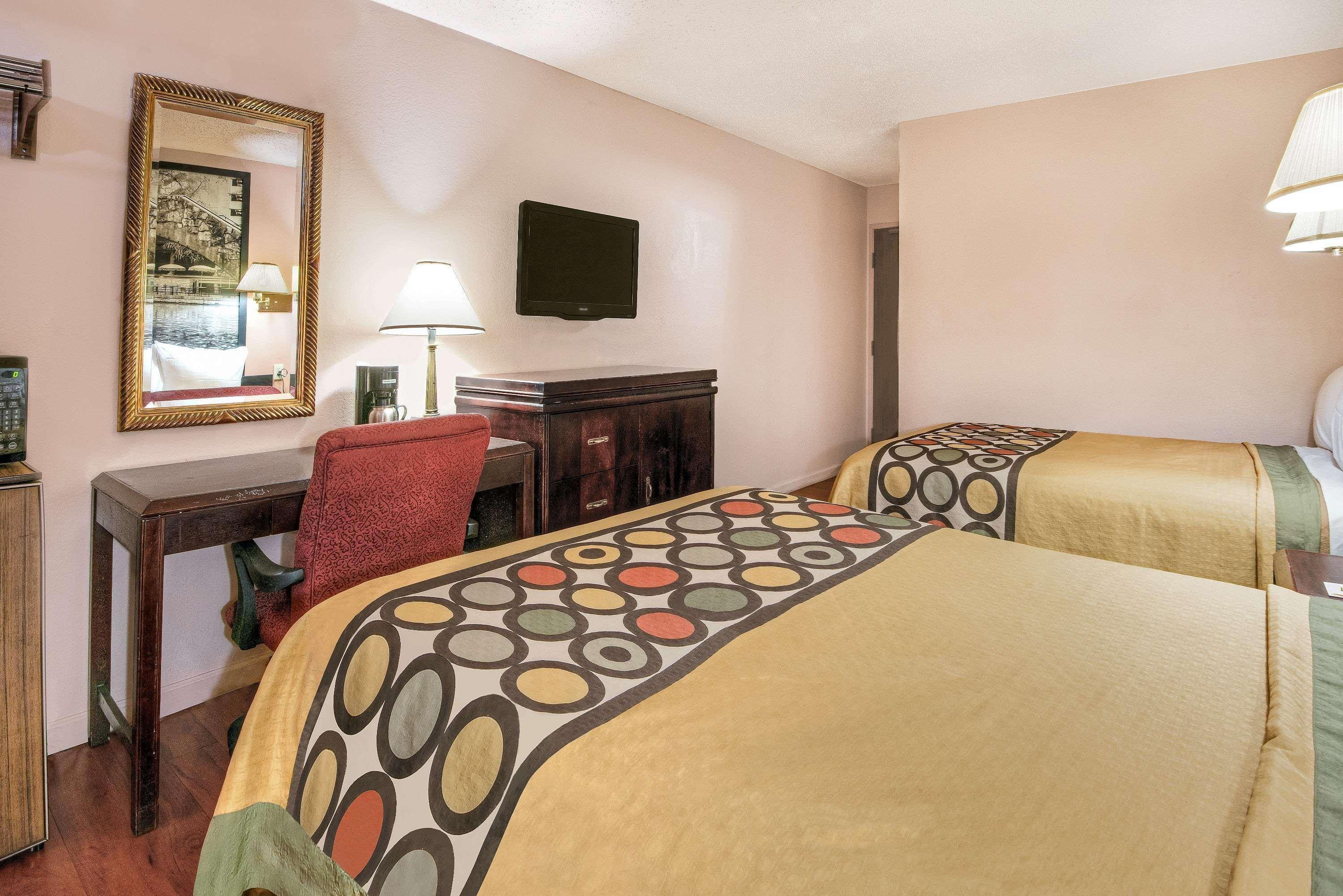 Super 8 By Wyndham San Antonio/I-35 North Hotel Luaran gambar