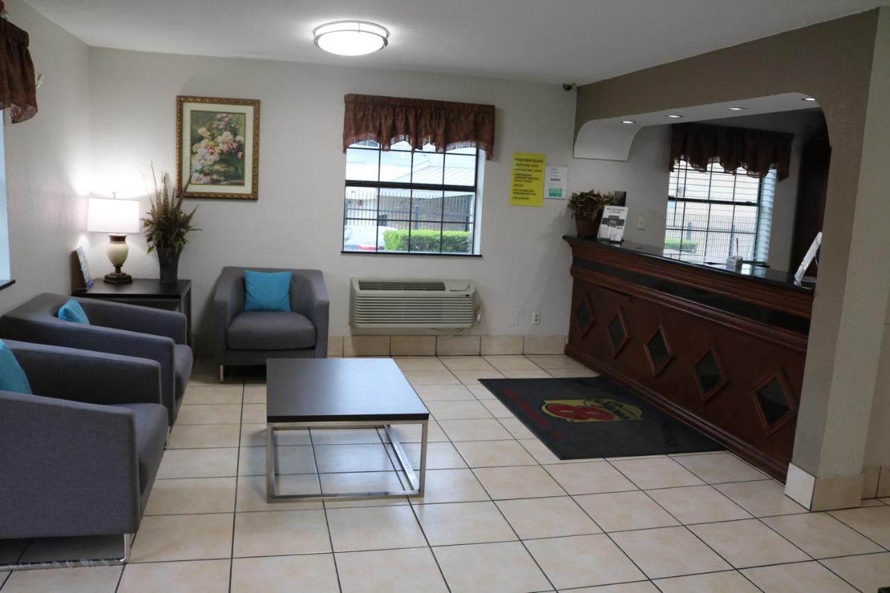 Super 8 By Wyndham San Antonio/I-35 North Hotel Luaran gambar