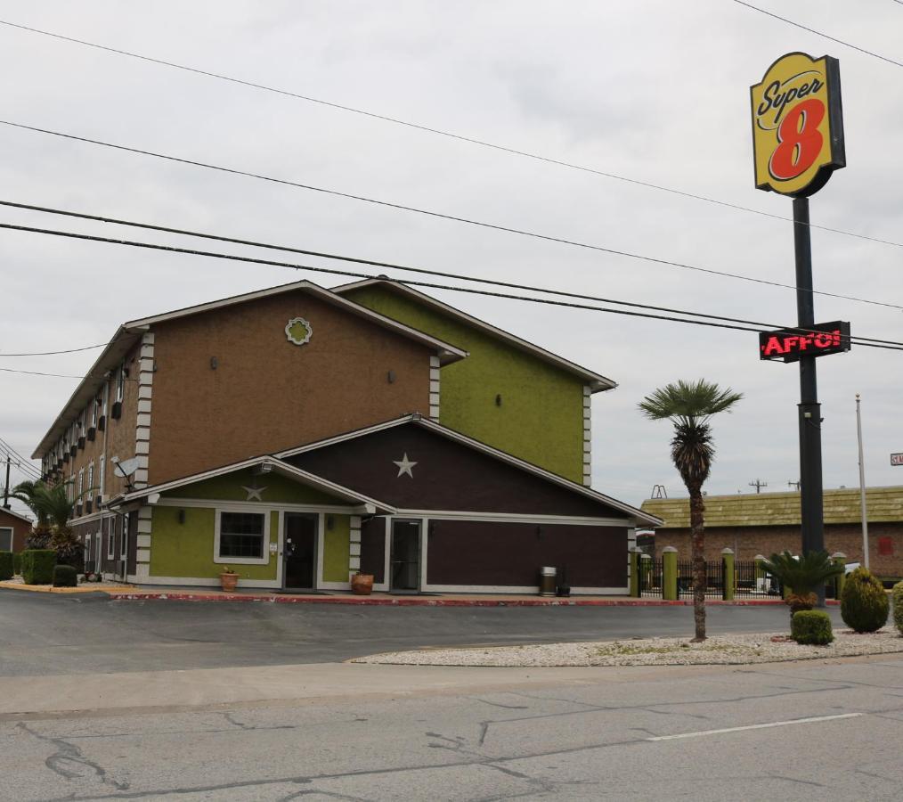 Super 8 By Wyndham San Antonio/I-35 North Hotel Luaran gambar