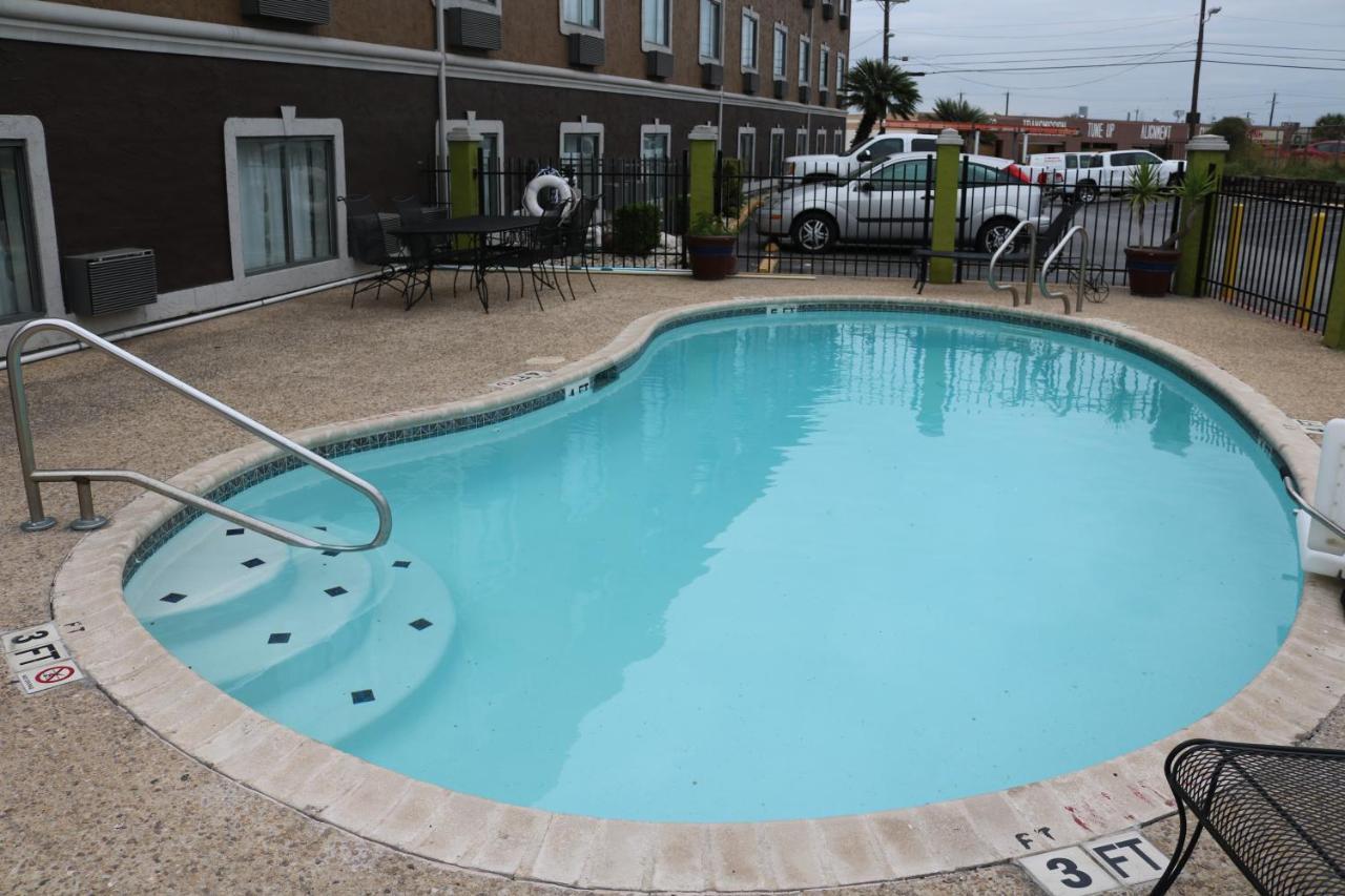 Super 8 By Wyndham San Antonio/I-35 North Hotel Luaran gambar